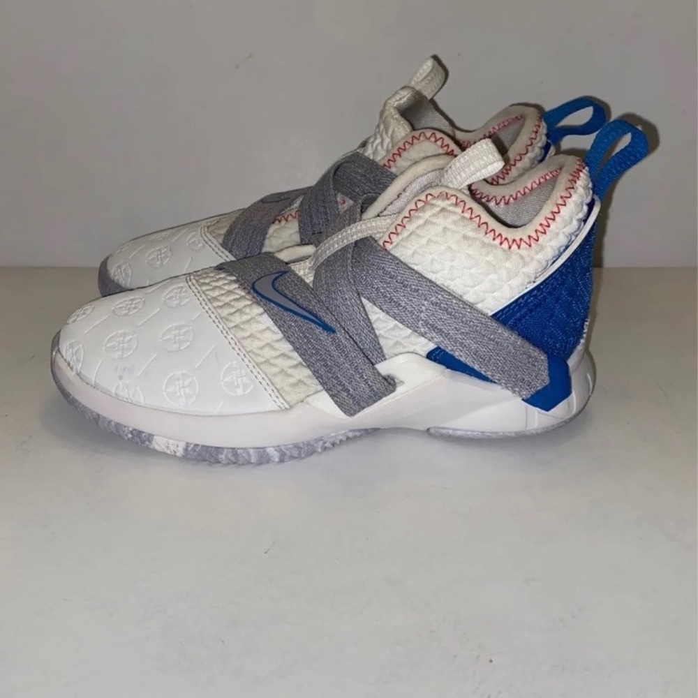Nike shoes - Picture 2 of 8